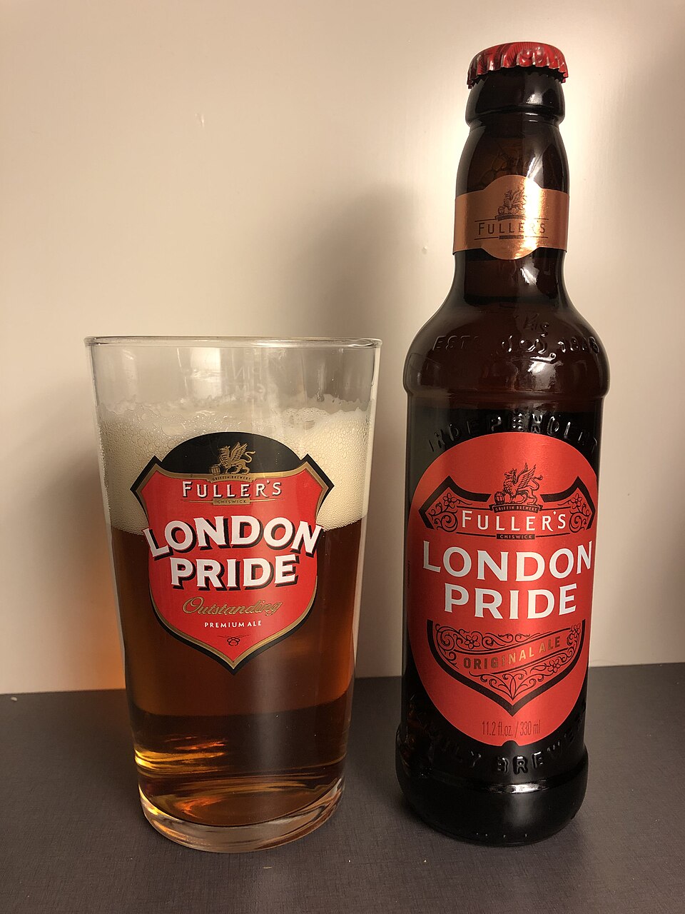 A bottle and glass of Fuller's London Pride ale